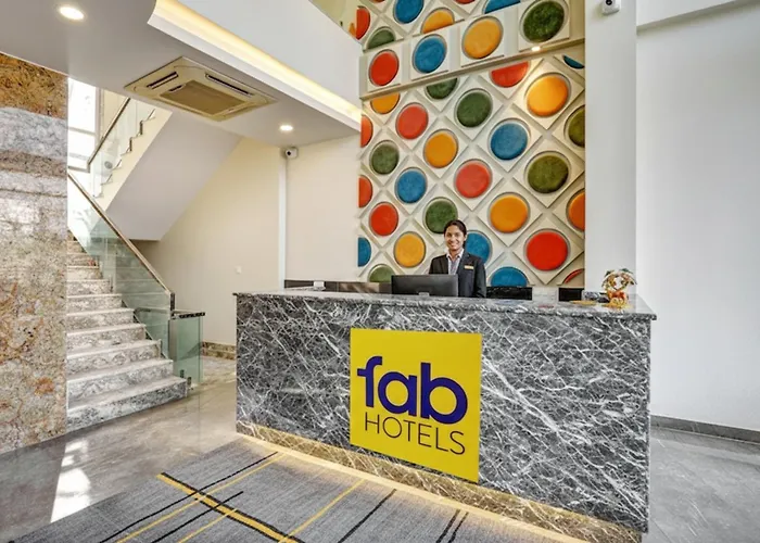 Fabhotel The White Moon