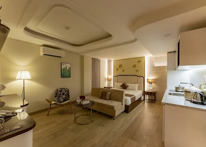 Golden Tree Hotel & Apartment