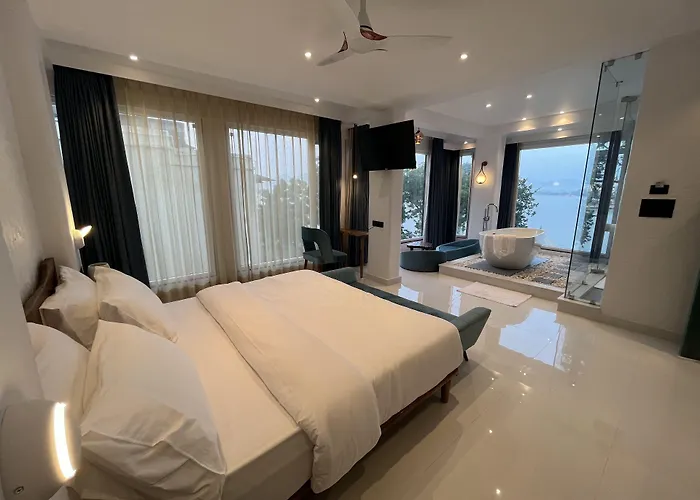 Hotels With Four Stars Moustache Udaipur Luxuria