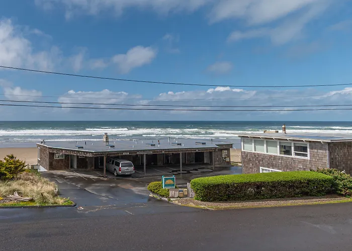 Hotel near College: Surftides Plaza Rentals