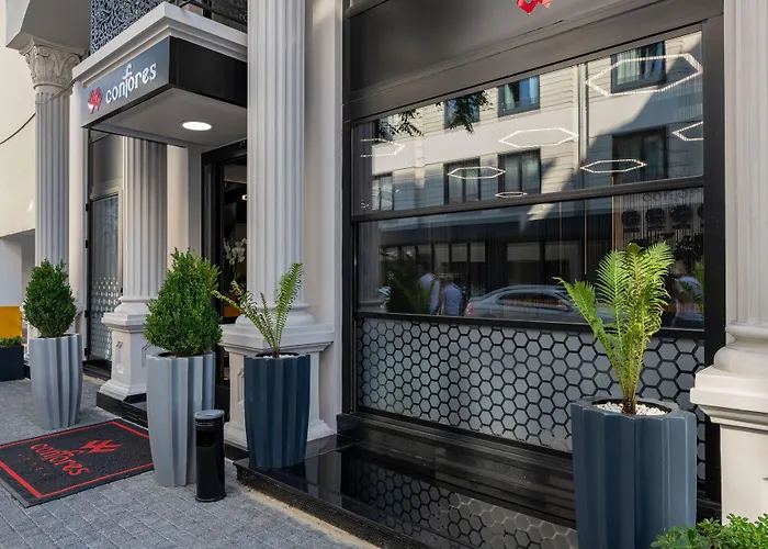 Hôtel 3 étoiles: Confores Hotel