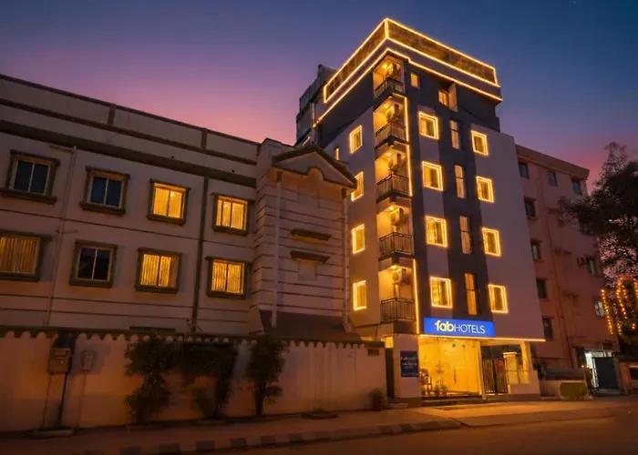 Hotel: Fabhotel Crystal Suites