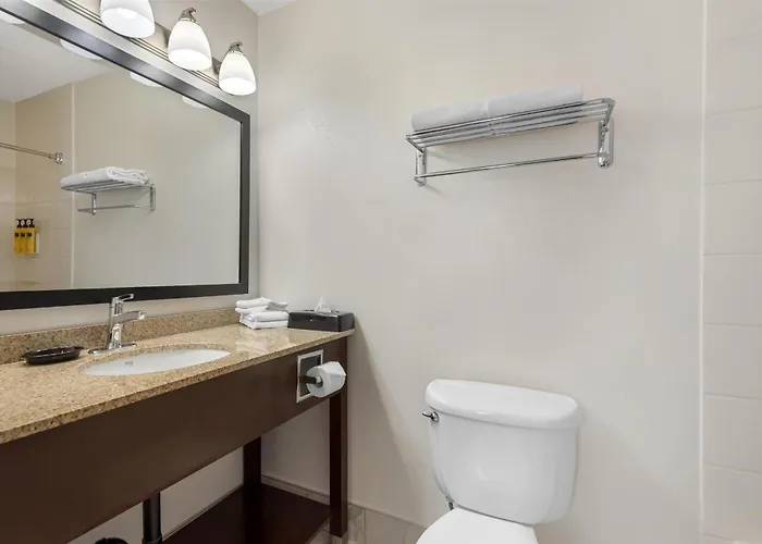 Best Western Plus Suites Downtown Calgary