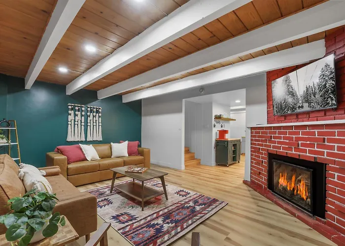 Pet Friendly hotel: Tahoe Mountain Inn