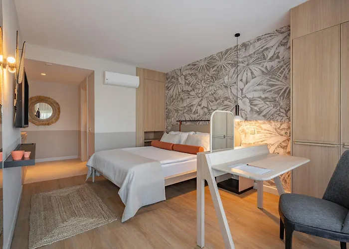Oli Hotel And Suites