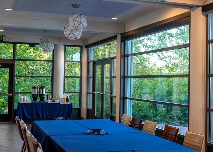 Resorts Guide River'S Edge Portland, Tapestry Collection By Hilton