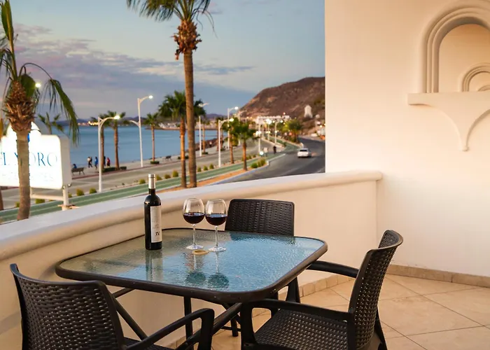  &Suites El Moro