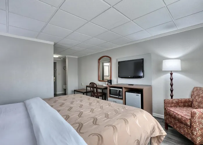 Quality Inn & Suites Green Bay Downtown