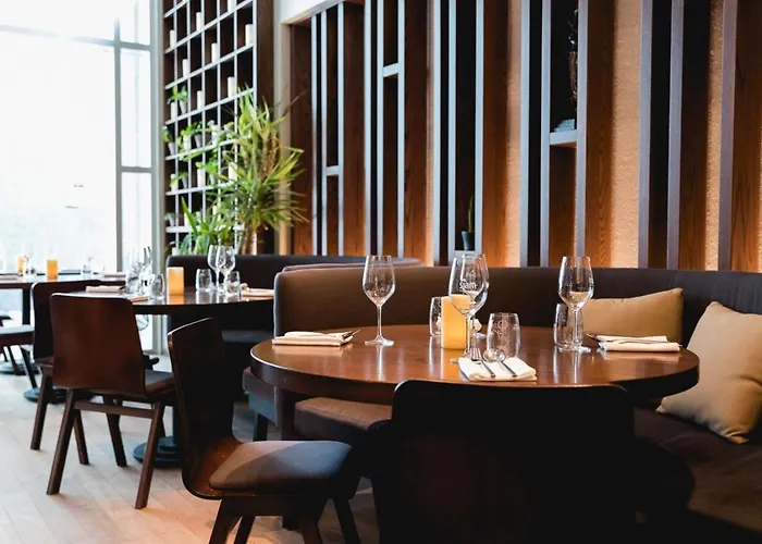 Luxury hotel only: Warwick Le Crystal - Montreal