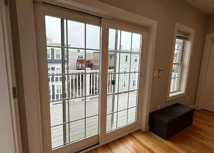 Homestay In Boston West Bellflower Street