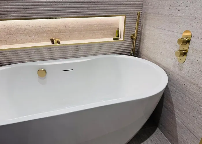 Hot Tub in Room Connemara Sands & Spa