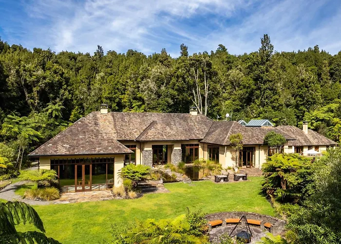 Resorts Guide Treetops Lodge & Estate