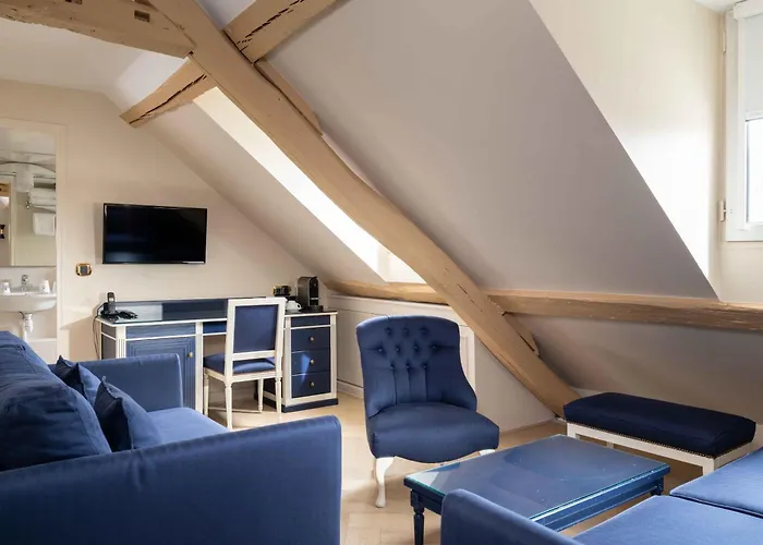 Boutique hotel only: Queen Mary Opera