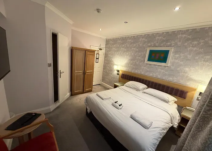 Hotel with view: Kingswaypark Hotel At Park Avenue