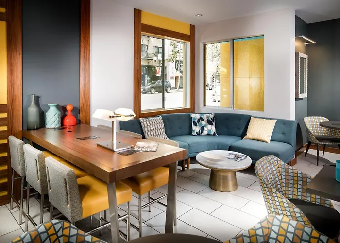 Staypineapple, Z, Gaslamp