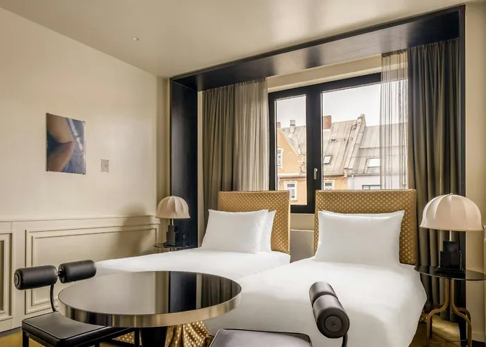 Roomers Munich, Autograph Collection