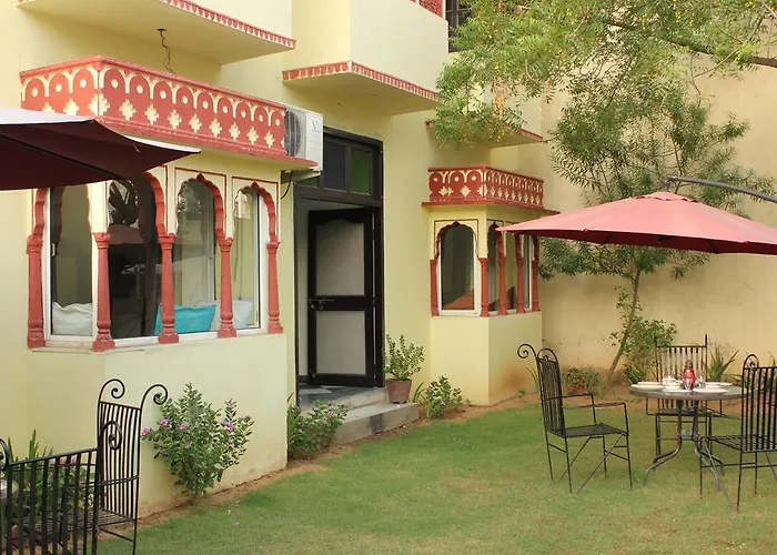 Cheap hotel: Janak Palace