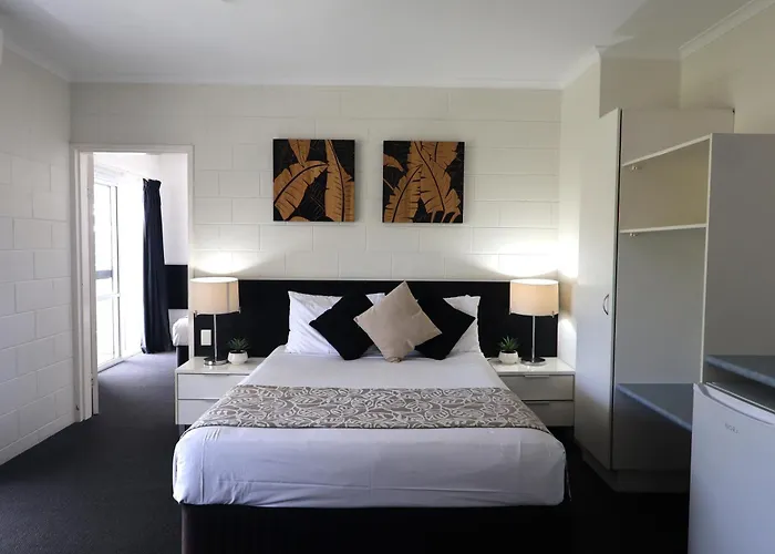 Motel: Colonial Palms Motor Inn