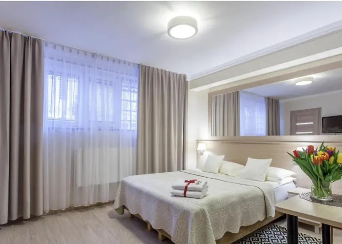 Villa Anna - Noclegi Rooms - FREE parking, taras, 1500m do Starówki