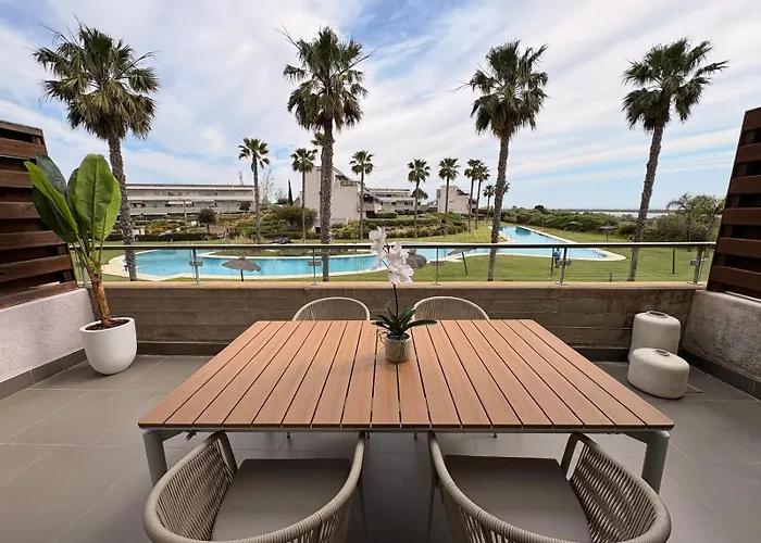 Hotel cerca del colegio: Life Apartments El Rompido
