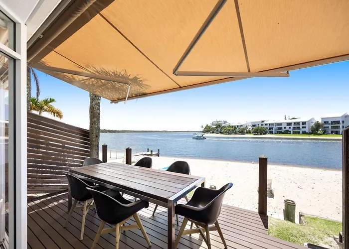 Beach Hotels Skippers Cove Waterfront Resort