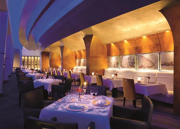 Hotel with pool: Al Husn Hotel Muscat (Adults Only)