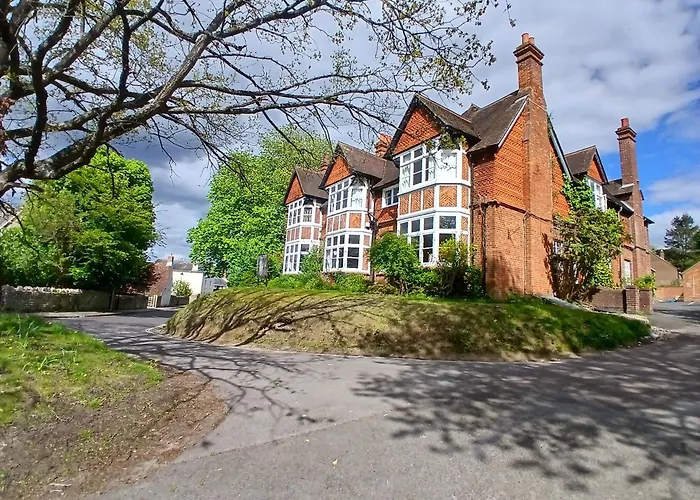 Tree Hotel At Iffley