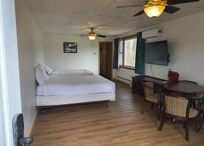 Motel: Sara Placid Inn & Suites