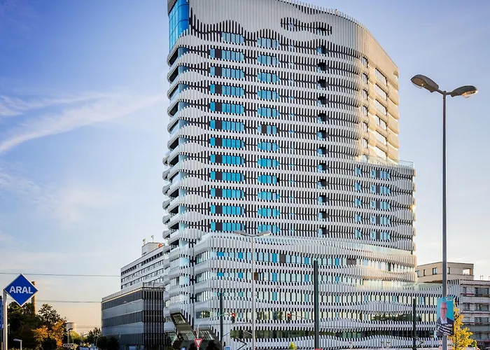 The Zipper Hotel Und Apartments