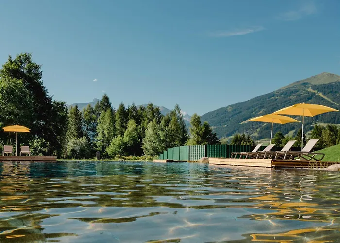Hotel Norica - Thermenhotels Gastein mit dem Bademantel direkt in die Therme