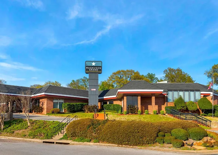 Luxury hotel only: Magnuson Grand Hotel And Conference Center Tyler