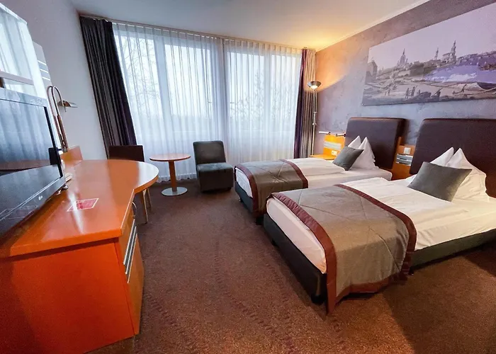 Hot Tub in Room Ramada By Wyndham Dresden