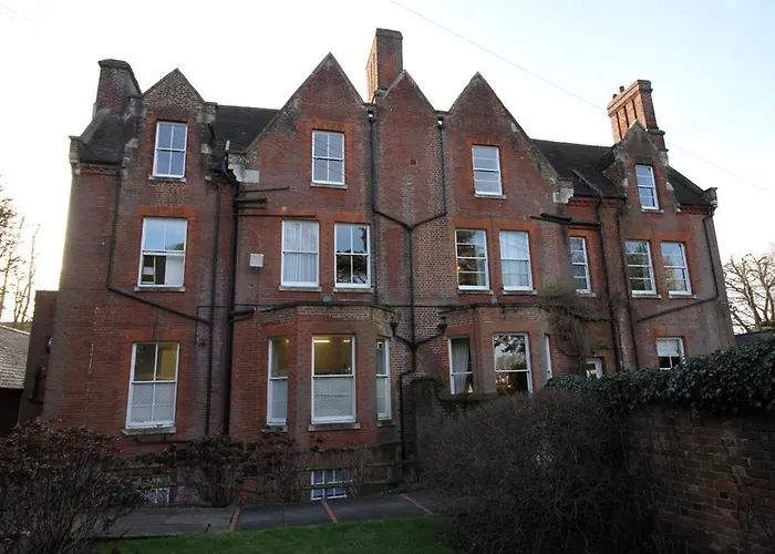 Canterbury Cottages And Apartment'S