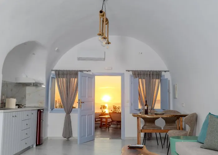 Sun Angelos Oia - Luxury Cave Suites