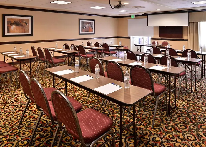 Holiday Inn Express Hotel & Suites Lincoln-Roseville Area By Ihg
