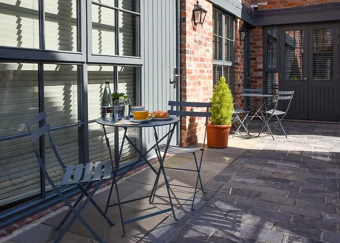 Lodging Lawrance Luxury - York