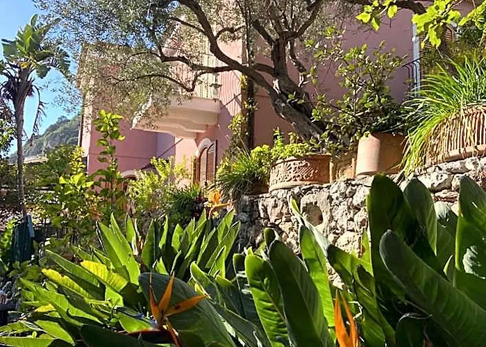 Original cottages Villa Britannia