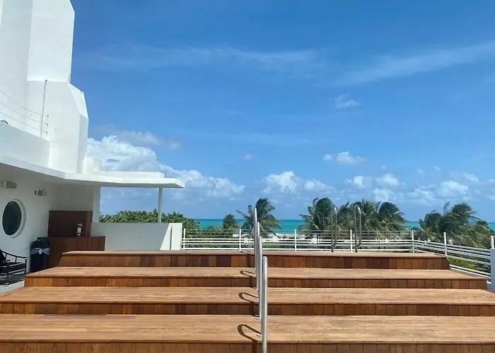 Hotel Breakwater South Beach