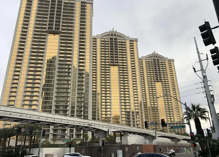 True 1Br Balcony Suite With Strip View At Mgm Signature