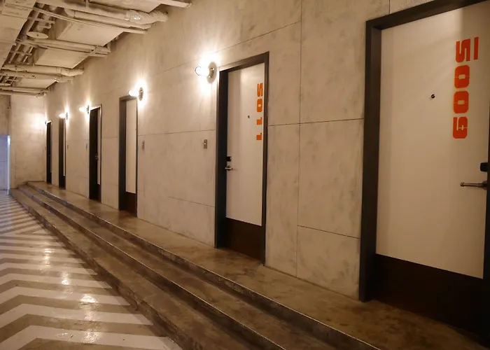 Hotel Papa Whale