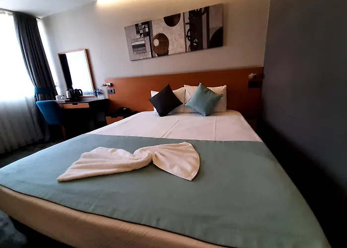 Cheap hotels Sapko Airport