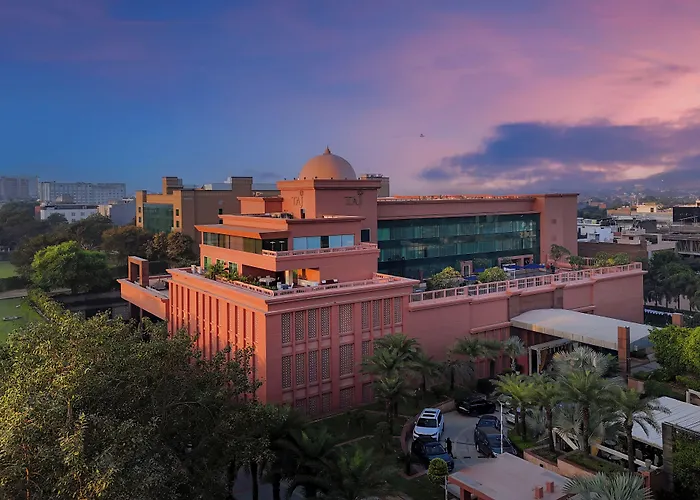 Hotels with pool Taj Agra