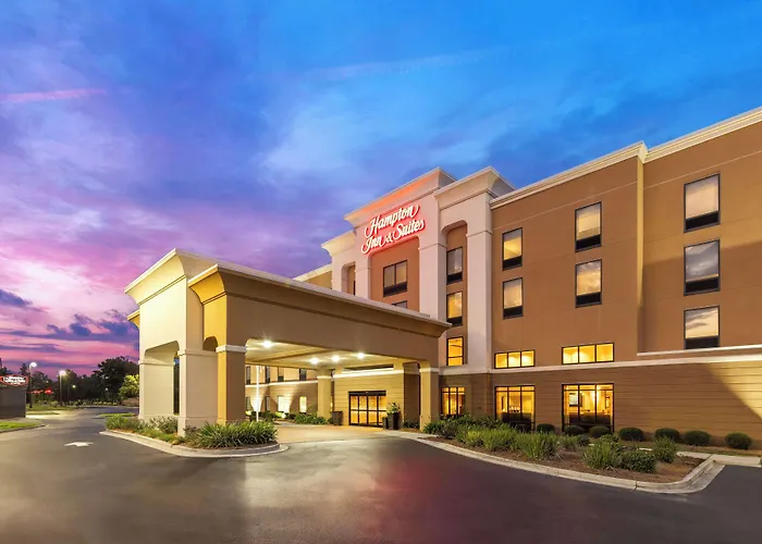 Hampton Inn & Suites Savannah-Airport
