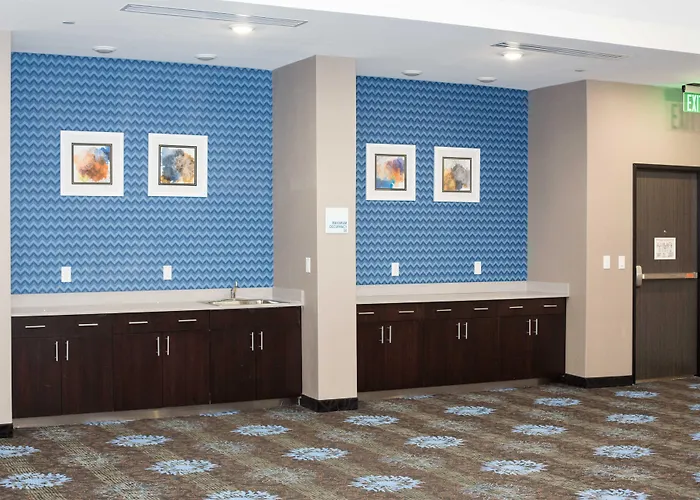 Holiday Inn Express & Suites Southeast - I-35 By Ihg