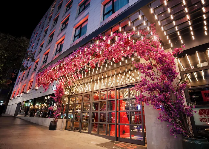 Hotel 5 Estrellas Radisson RED