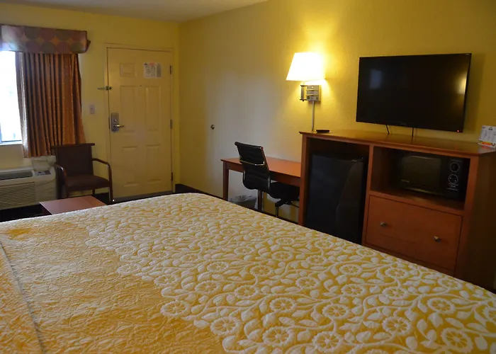 Days Inn By Wyndham Airport Nashville East
