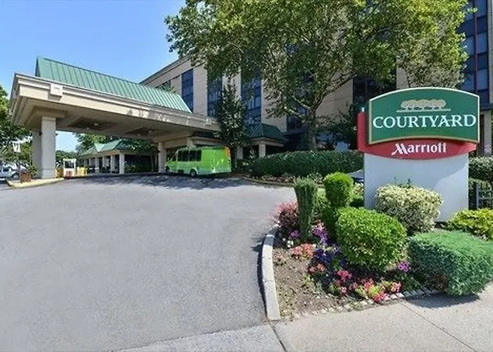 Courtyard By Marriott Laguardia Airport