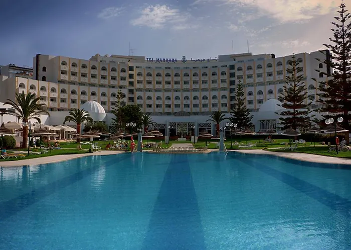 Hotel with pool: Tej Marhaba