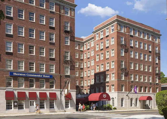 Pet Friendly hotel: Sheraton Commander Hotel