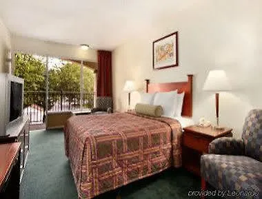 Hotel O Daylight Inn Elkhart I-90, In
